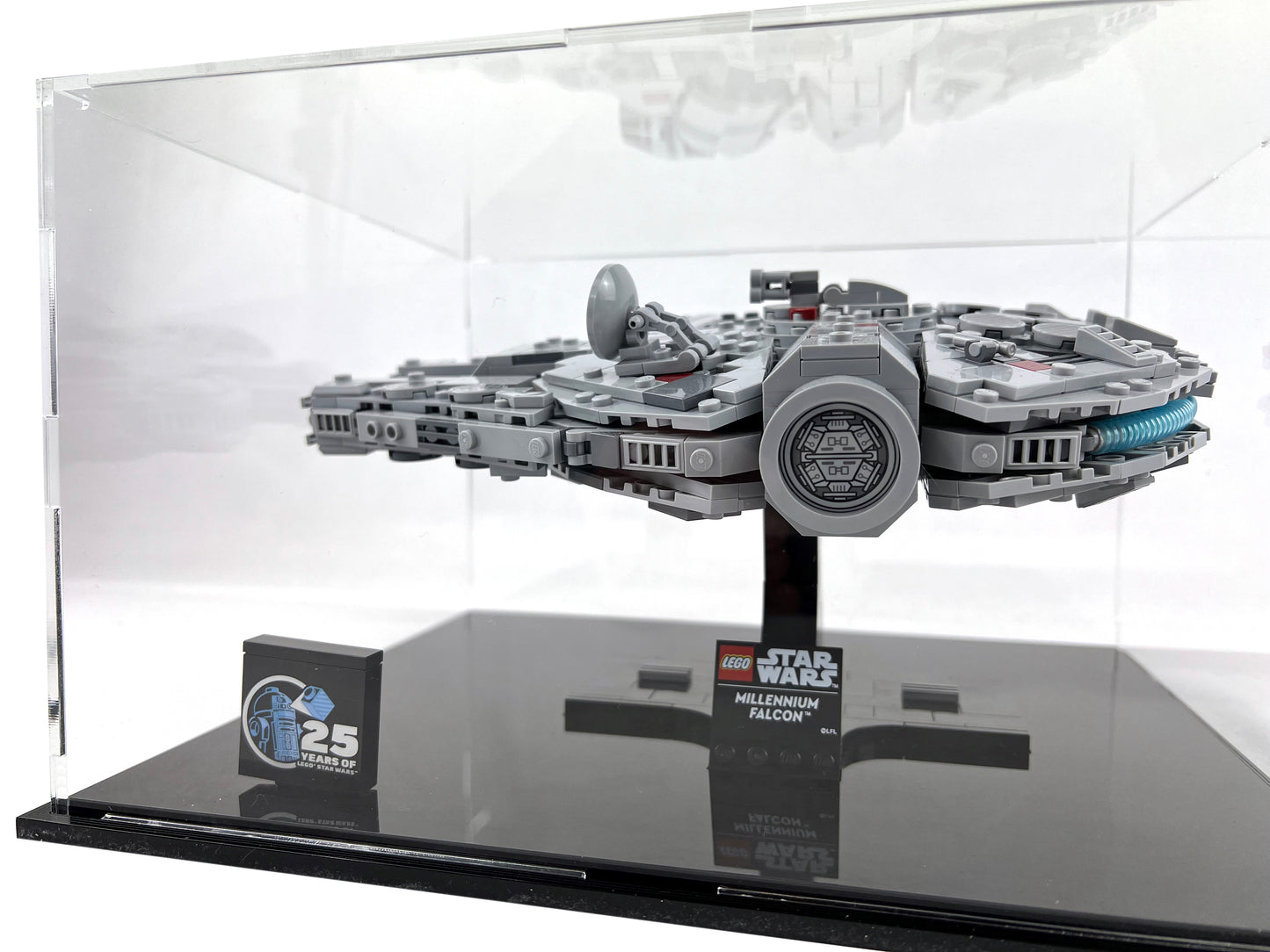 Millennium Falcon™ Starship Collection Series (75375) display case
